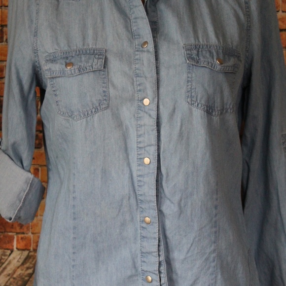 Red Tulips Chambray shirt - Picture 3 of 5